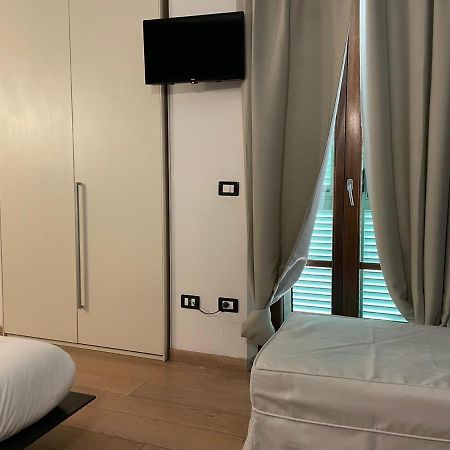 Elegante Camera Matrimoniale Con Balcone A 500 Mt Dal Mare Marina Di Carrara Eksteriør billede