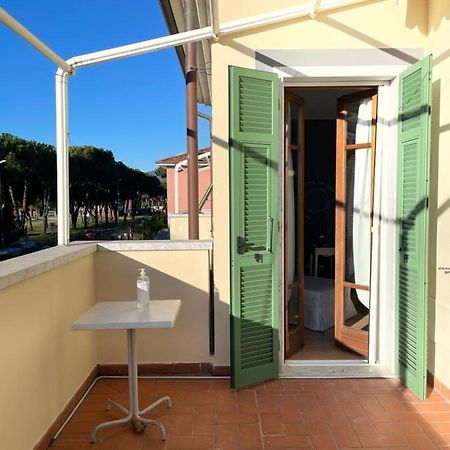 Elegante Camera Matrimoniale Con Balcone A 500 Mt Dal Mare Marina Di Carrara Eksteriør billede